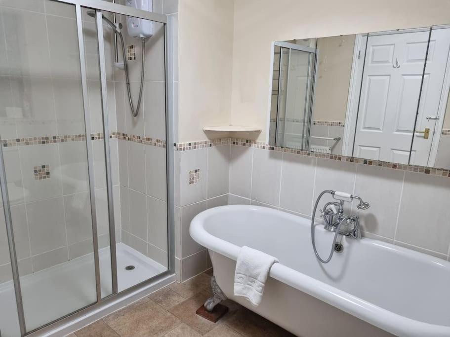 Spacious Detached Home With Beautiful Seaviews, Sleeps 6 Trimingham Esterno foto