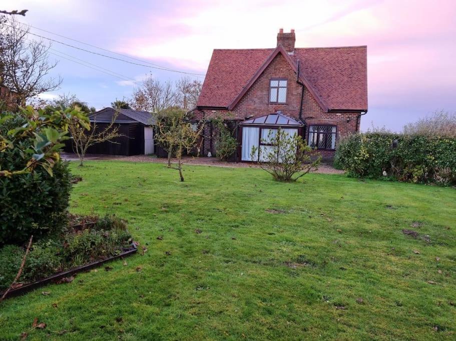 Spacious Detached Home With Beautiful Seaviews, Sleeps 6 Trimingham Esterno foto